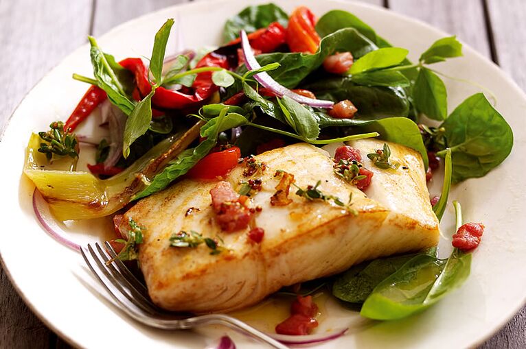 ψάρι με λαχανικά και βότανα για απώλεια βάρους